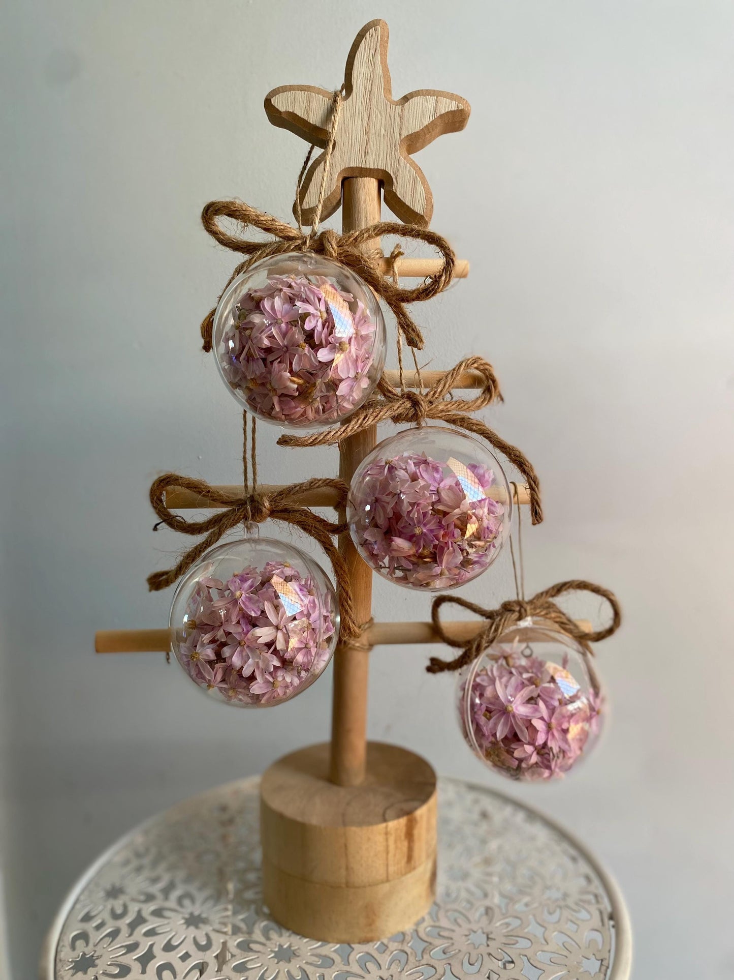 Pink Daisy Baubles - Medium