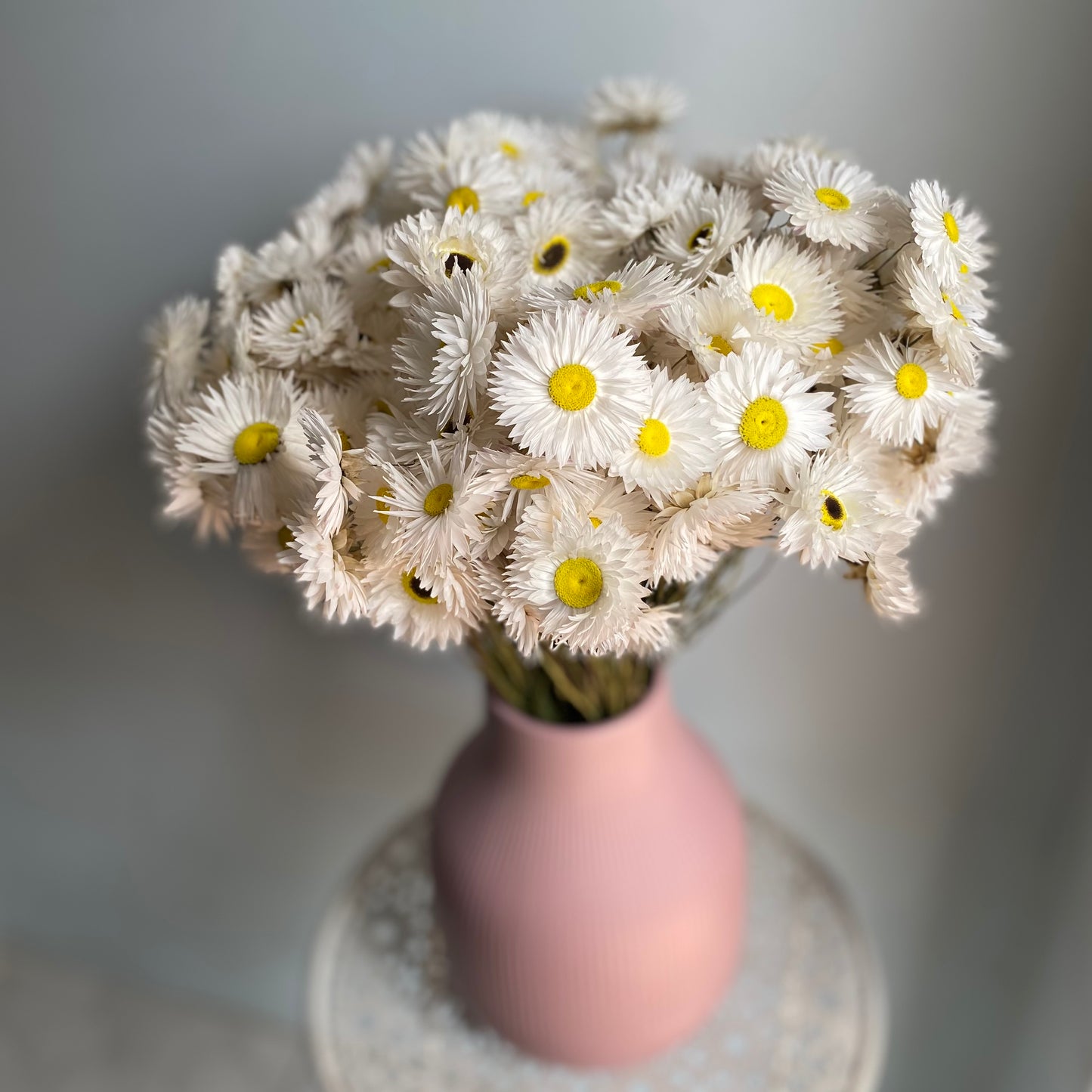 To fill this vase I used 4-5 bouquets.